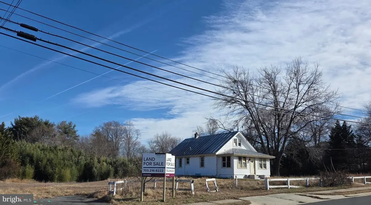 3203 W Ox Rd, Herndon, VA 20171 - #1