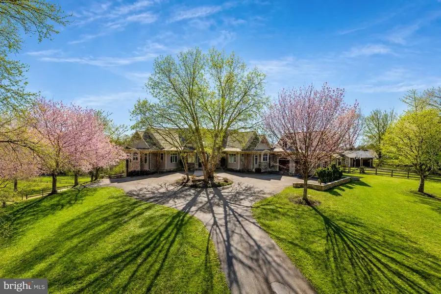 1017 Windswept Dr, Great Falls, VA 22066 - #2