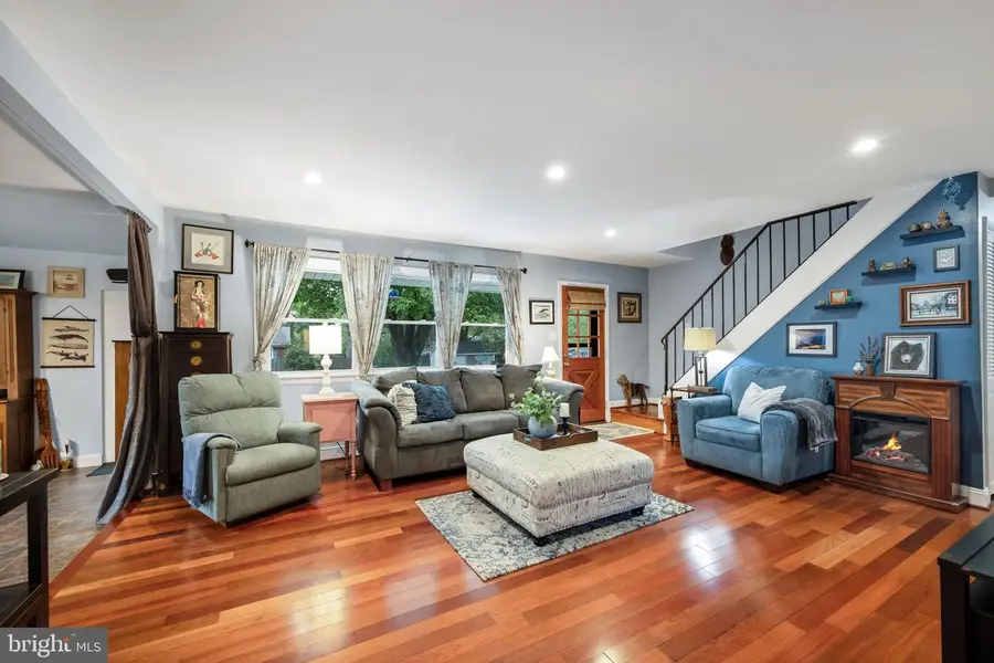 6004 Brookview Dr, Alexandria, VA 22310 - #2