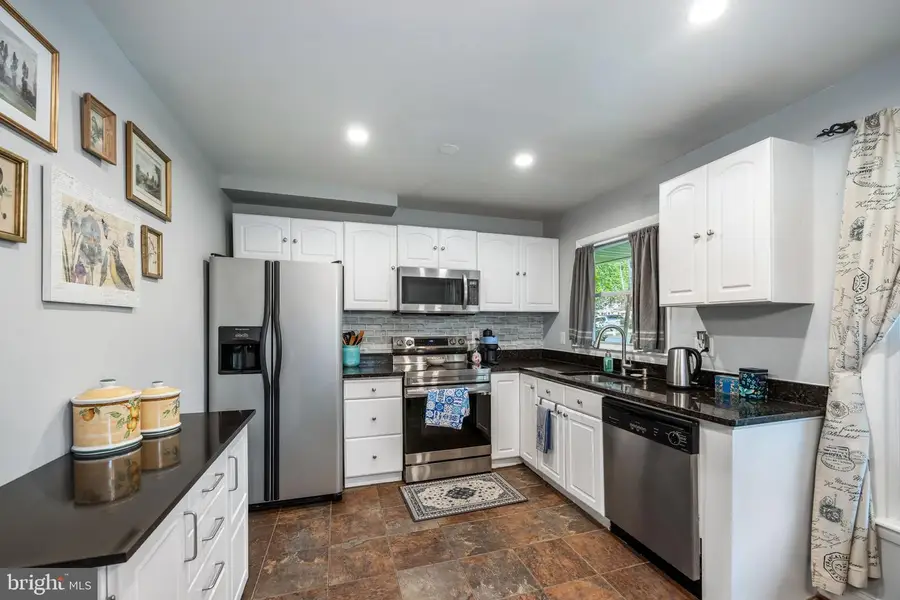 6004 Brookview Dr, Alexandria, VA 22310 - #3
