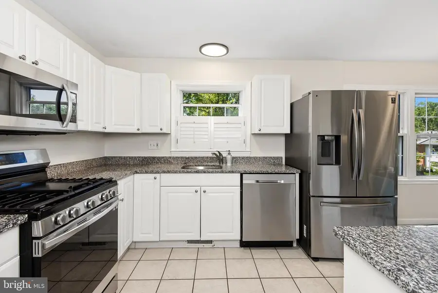 14843 Leicester Ct, Centreville, VA 20120 - #3