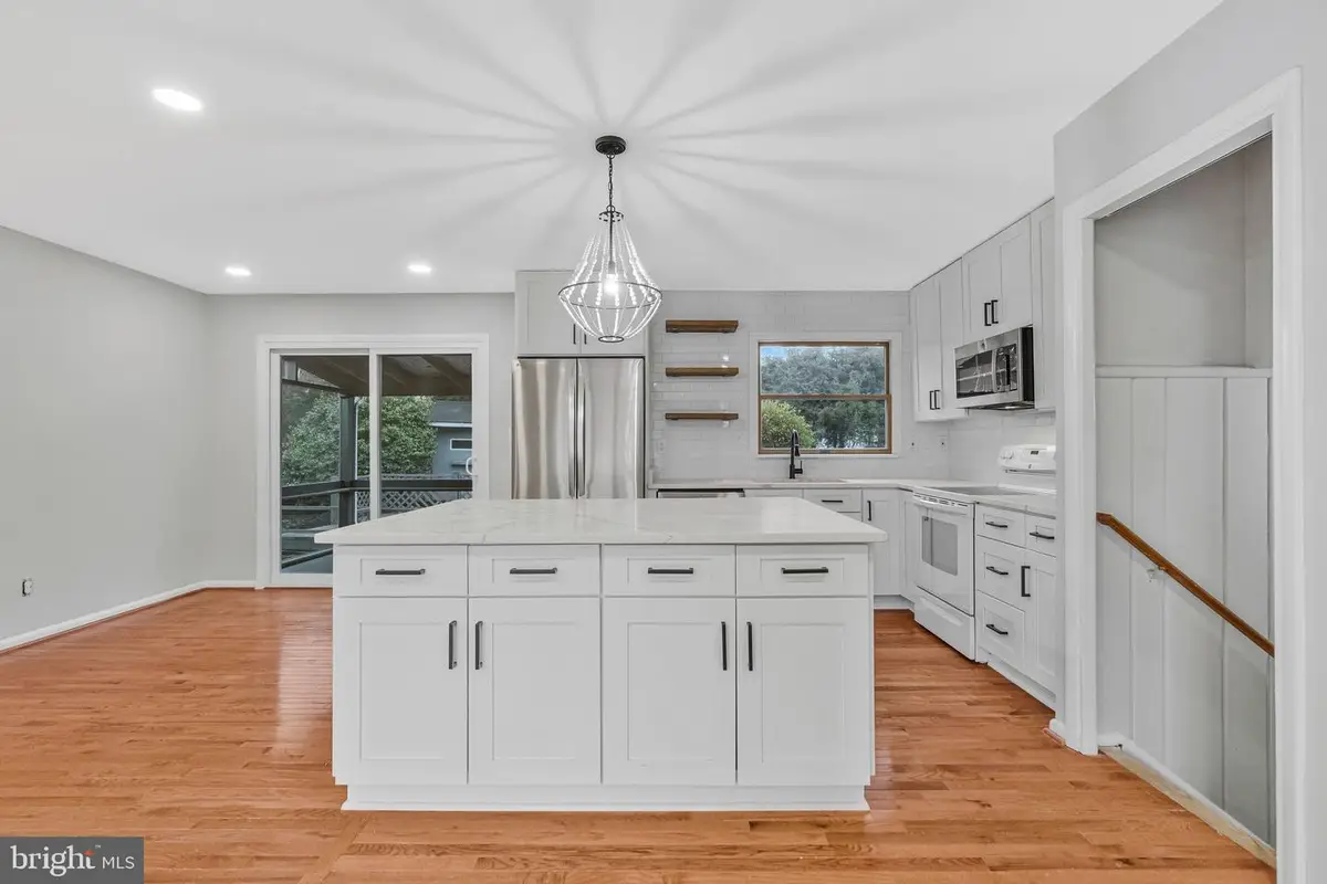 704 Alabama Dr, Herndon, VA 20170 - #1