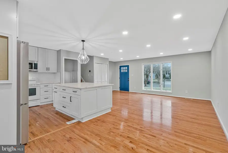 704 Alabama Dr, Herndon, VA 20170 - #2