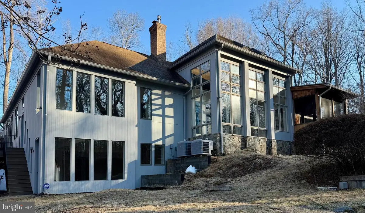 945 Hickory Run Ln, Great Falls, VA 22066 - #1