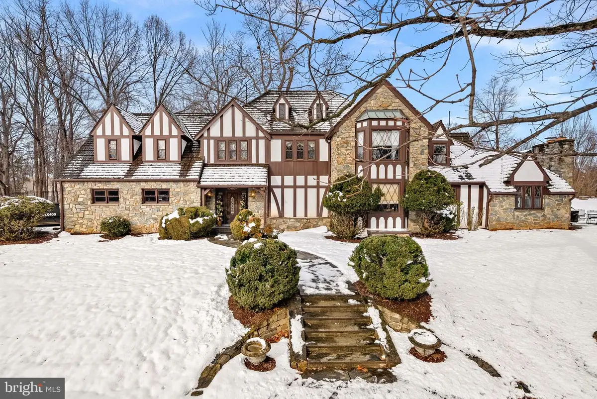 714 Seneca Rd, Great Falls, VA 22066 - #1