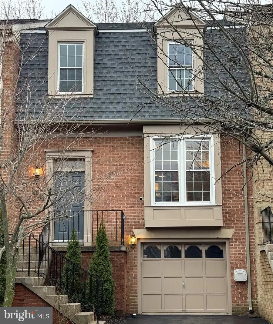 4007 Murdstone Ct, Fairfax, VA 22033 - #2