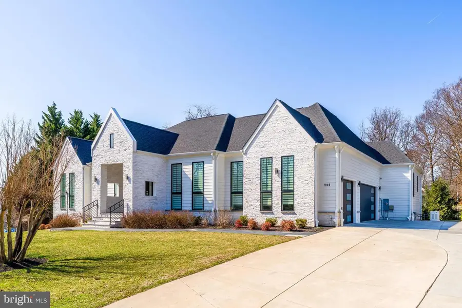 908 Walker Rd, Great Falls, VA 22066 - #2