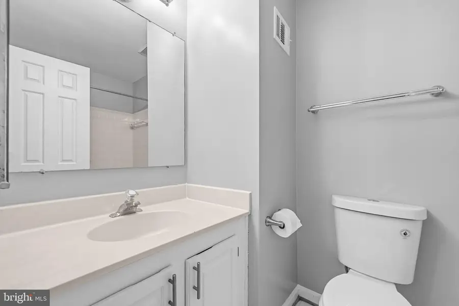 1212 Bond St, Herndon, VA 20170 - #2