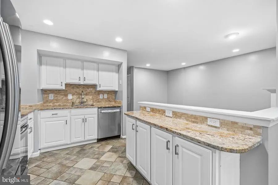 1212 Bond St, Herndon, VA 20170 - #3