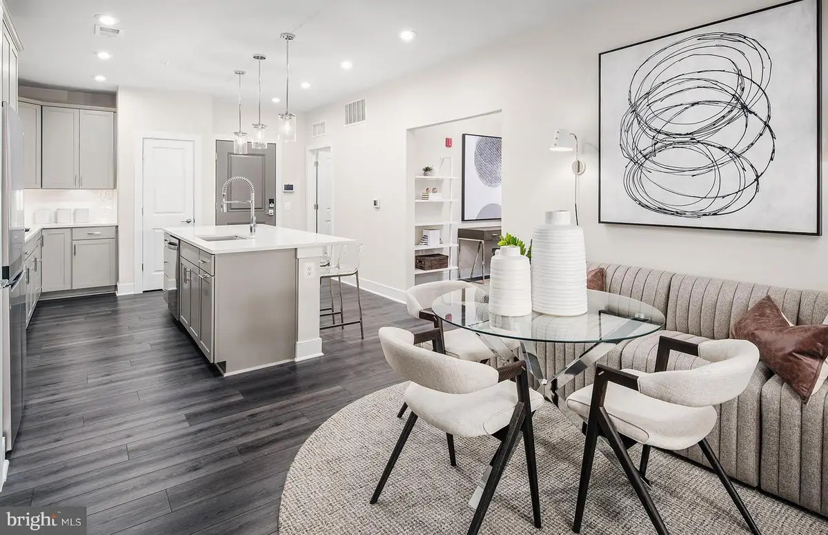 8131 Shining Star Ln #403, Vienna, VA 22182 - #1