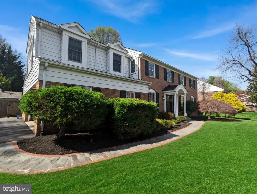 1006 Kimberwicke Rd, McLean, VA 22102 - #2