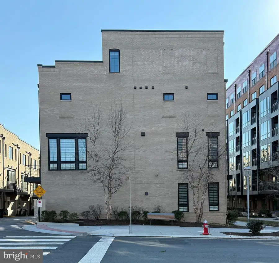 1870 Easterly Rd, Reston, VA 20190 - #3