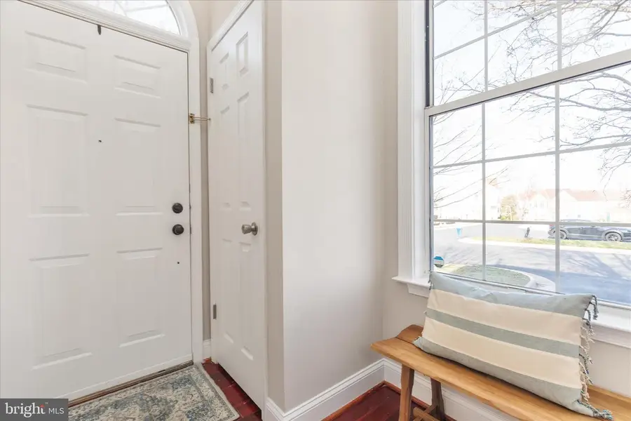 5847 Belcher Farm Dr, Centreville, VA 20120 - #3