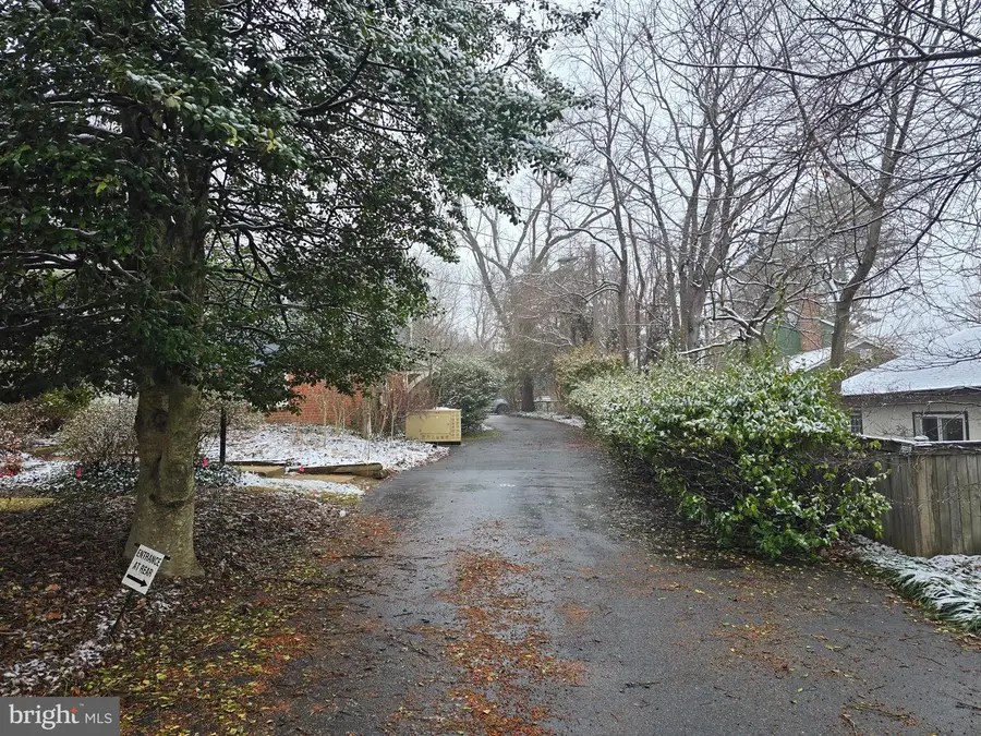 1608 Chain Bridge Rd, McLean, VA 22101 - #2