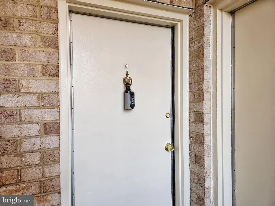 2901 Charing Cross Rd #8, Falls Church, VA 22042 - #3