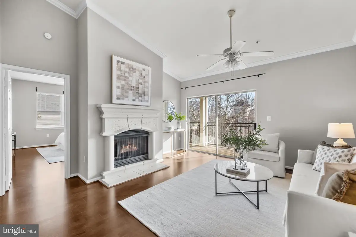 4415 Weatherington Ln #402, Fairfax, VA 22030 - #1