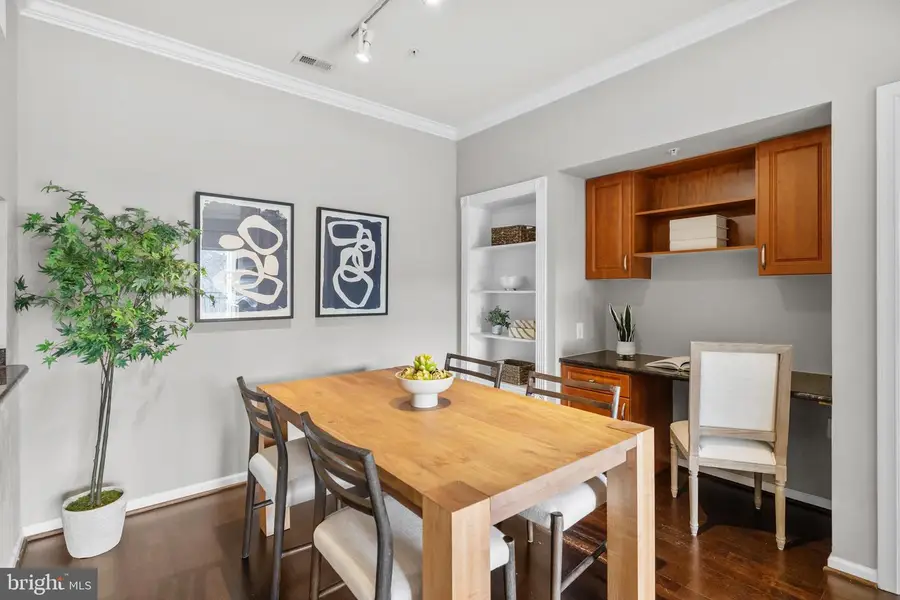 4415 Weatherington Ln #402, Fairfax, VA 22030 - #3