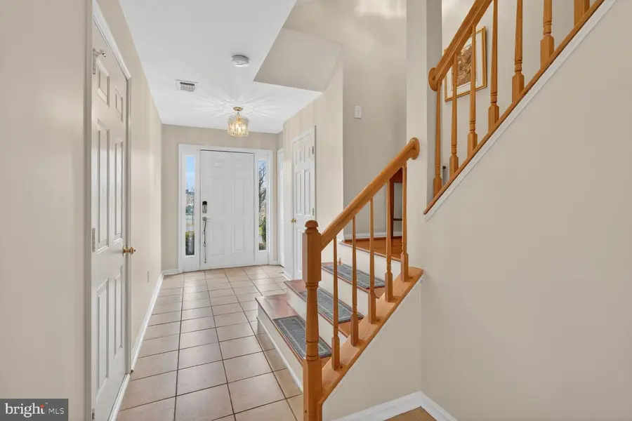 5528 Jowett Ct, Alexandria, VA 22315 - #2