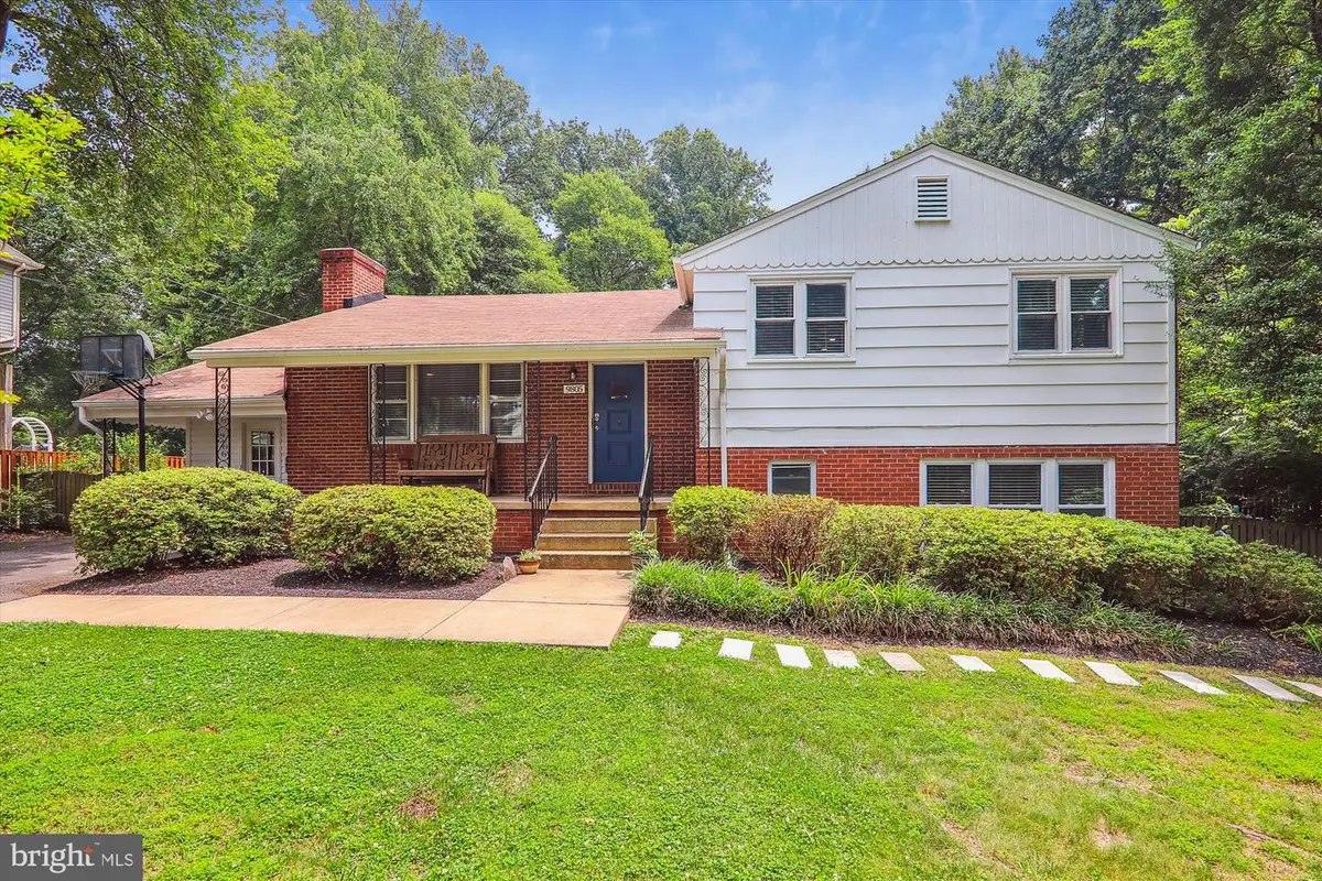 9805 Five Oaks Rd, Fairfax, VA 22031 - #1