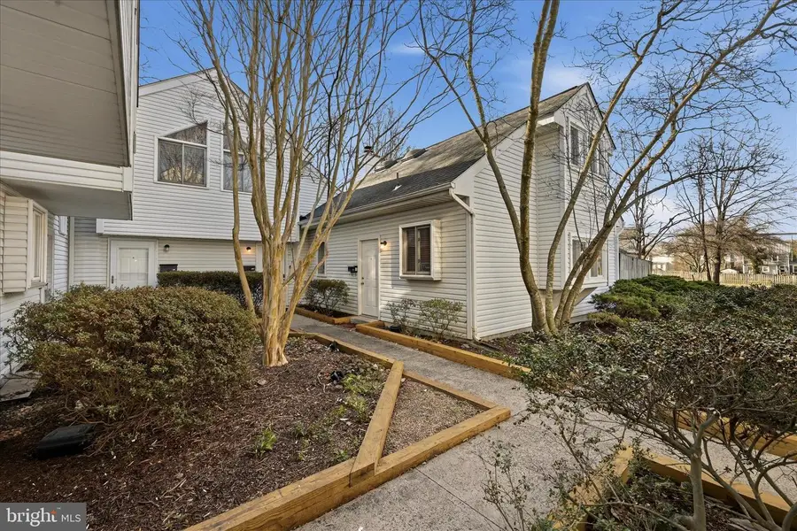 805 Locust St #6, Herndon, VA 20170 - #3