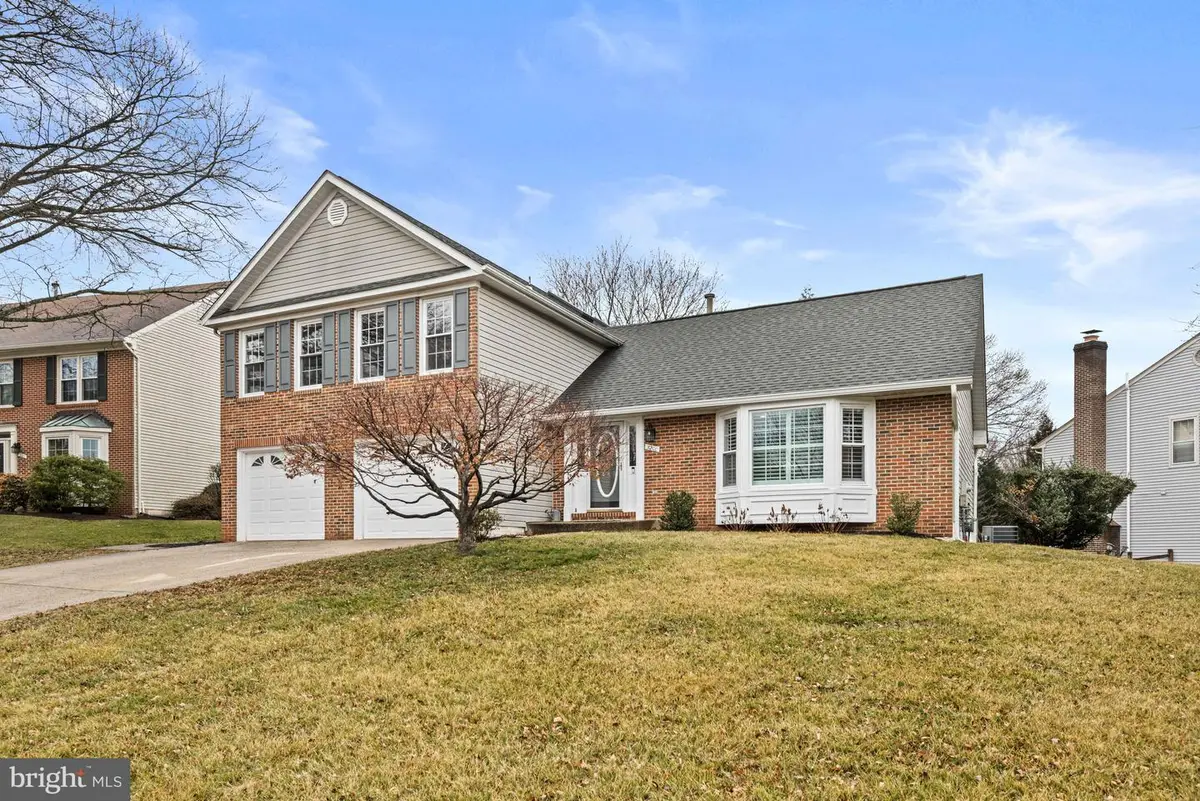 5200 Honeysuckle Ct, Centreville, VA 20120 - #1