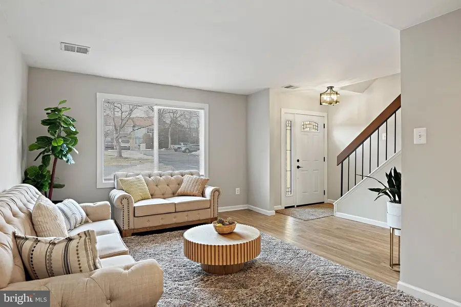 1118 Shannon Pl, Herndon, VA 20170 - #2