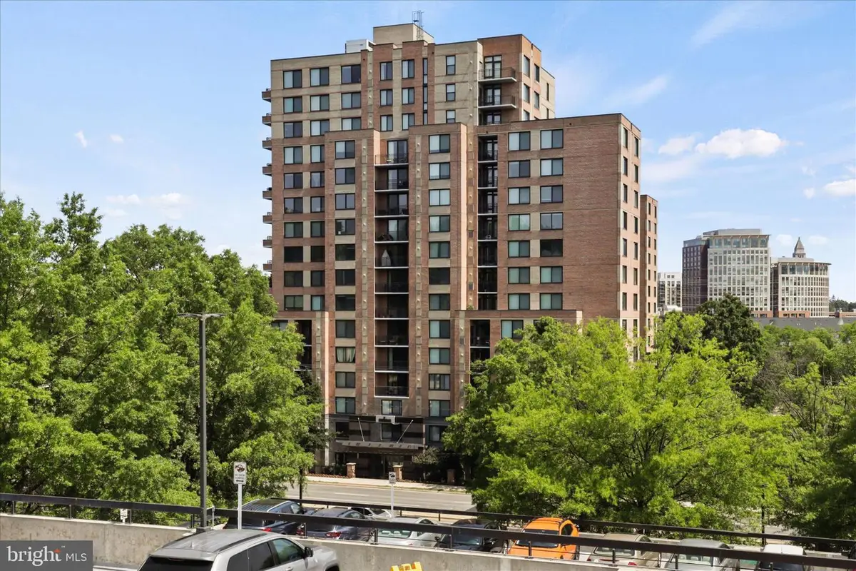 2451 Midtown Ave #819, Alexandria, VA 22303 - #1