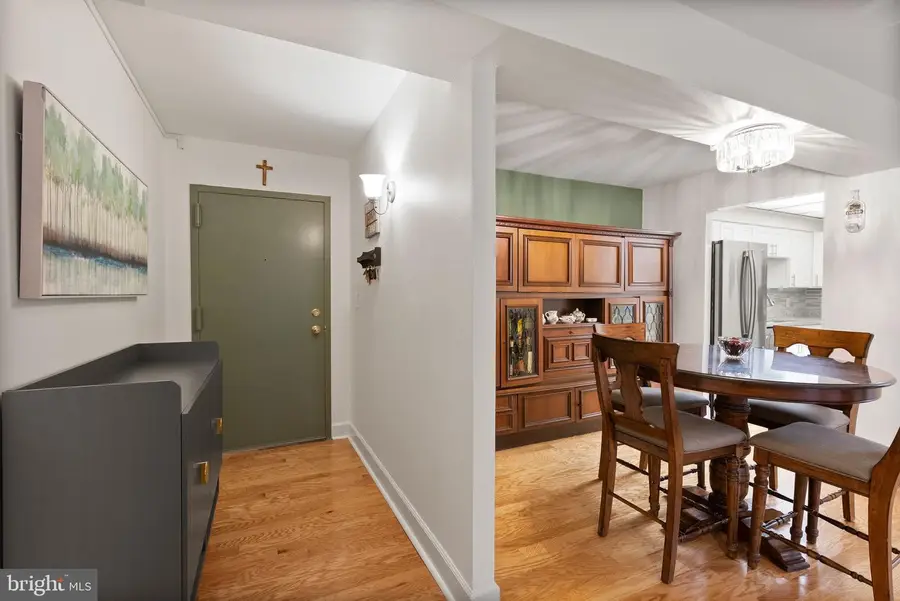 7651 Tremayne Pl #211, McLean, VA 22102 - #3