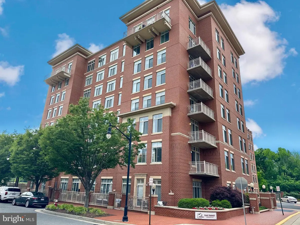 4490 Market Commons Dr #302, Fairfax, VA 22033 - #1