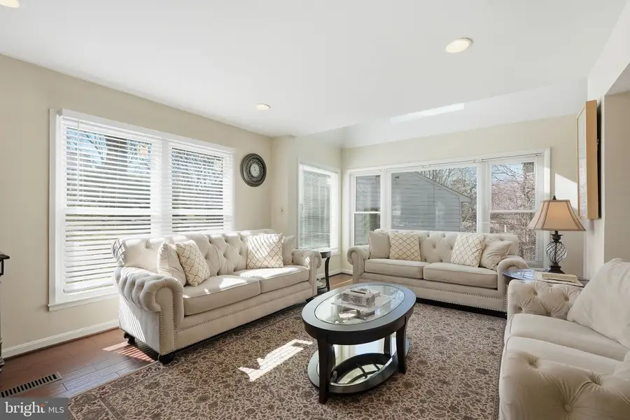 721 Upham Pl Nw, Vienna, VA 22180 - #3