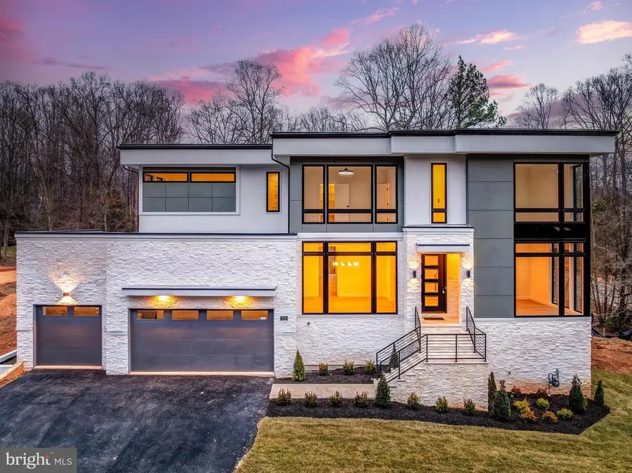 731 Ellsworth Ave, Great Falls, VA 22066 - #2