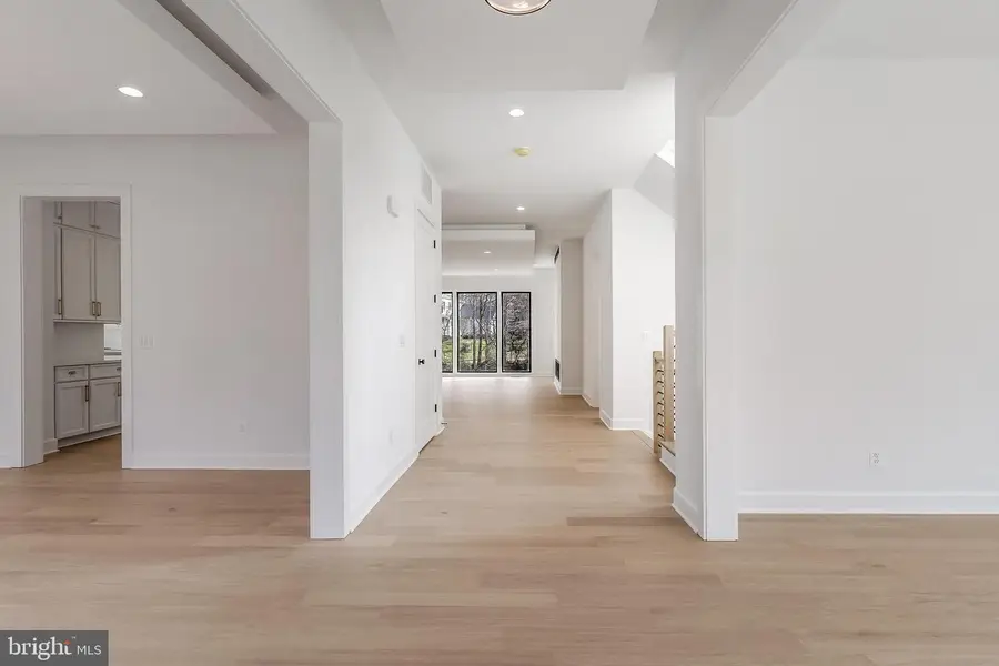 731 Ellsworth Ave, Great Falls, VA 22066 - #3