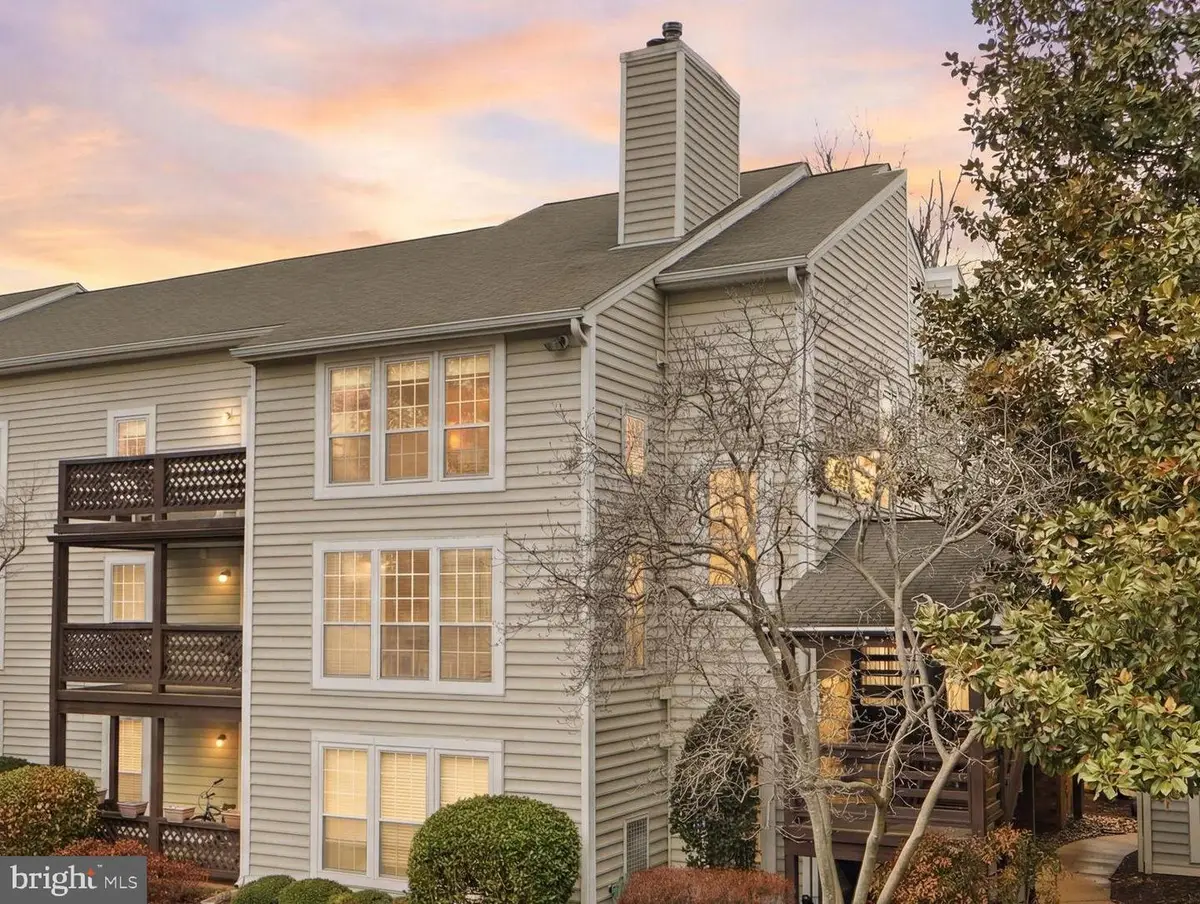 10024 Oakton Terrace Rd, Oakton, VA 22124 - #1