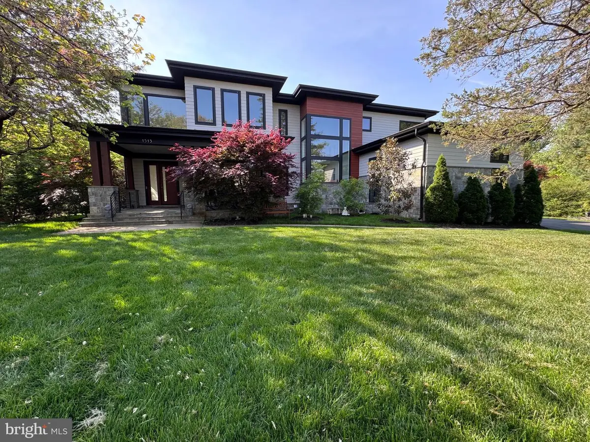 1513 Oakview Dr, McLean, VA 22101 - #1