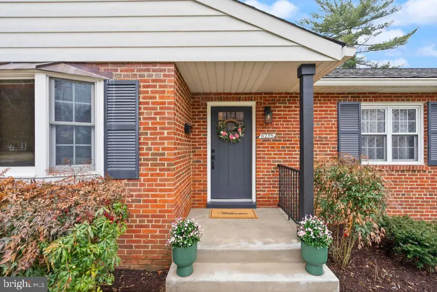 6235 Kilmer Ct, Falls Church, VA 22044 - #2