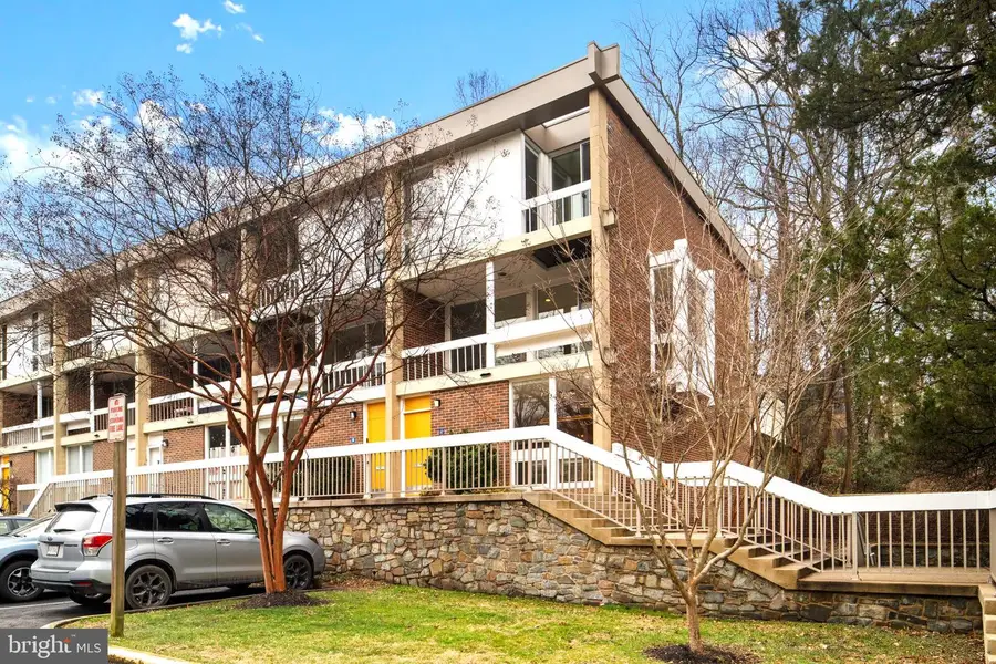 11587 Maple Ridge Rd, Reston, VA 20190 - #2