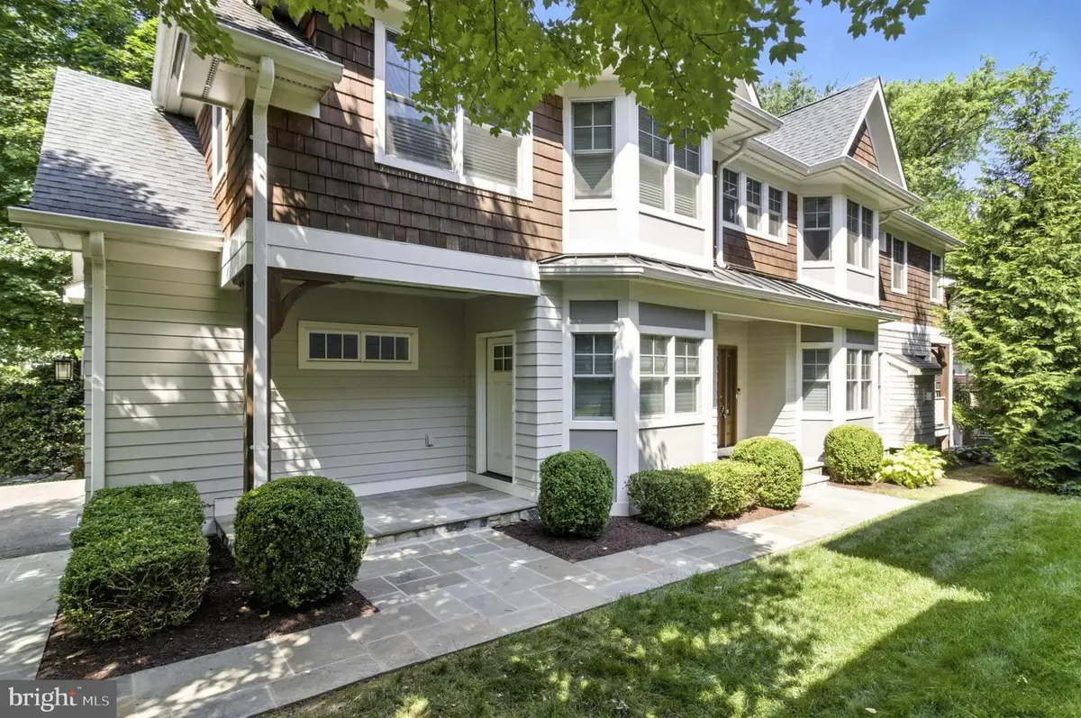 6838 Saint Albans Rd, McLean, VA 22101 - #1