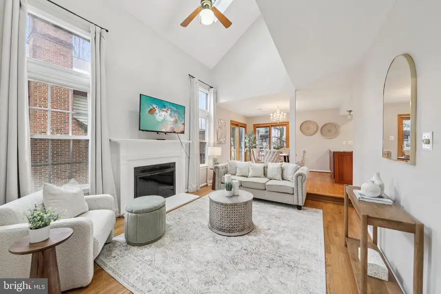 8413 Hollis Ln, Vienna, VA 22182 - #3