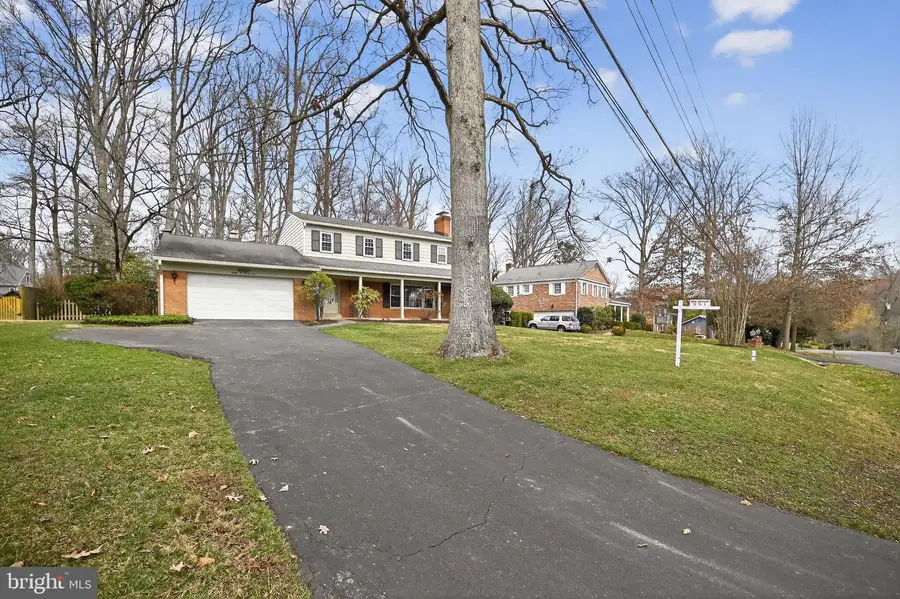 8624 Redwood Dr, Vienna, VA 22180 - #2