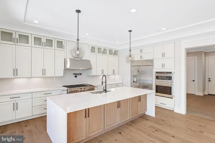 9341 Chestnut Knolls Dr, Fairfax, VA 22032 - #2