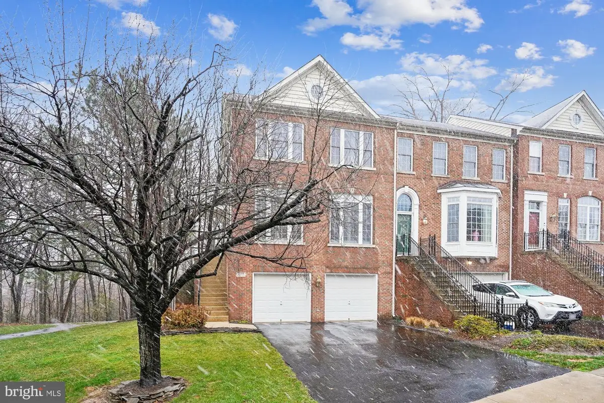 4201 Lower Park Dr, Fairfax, VA 22030 - #1