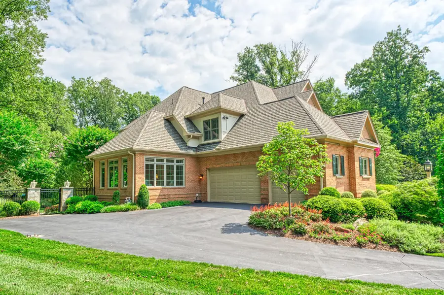 10914 Shallow Creek Dr, Great Falls, VA 22066 - #2