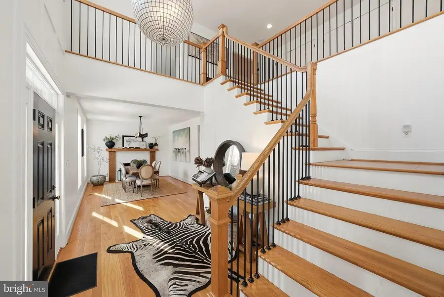 370 Holmes Dr Nw, Vienna, VA 22180 - #2