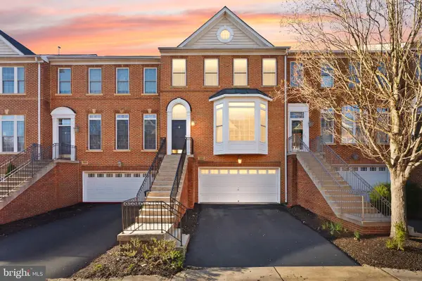 9969 Cyrandall Dr, OAKTON, VA 22124