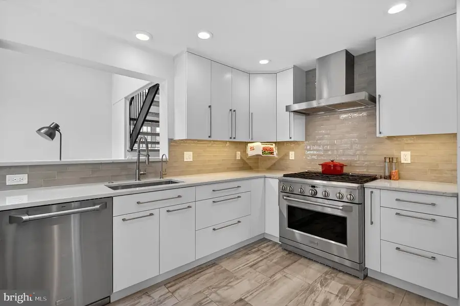 9329 Raintree Rd, Burke, VA 22015 - #2