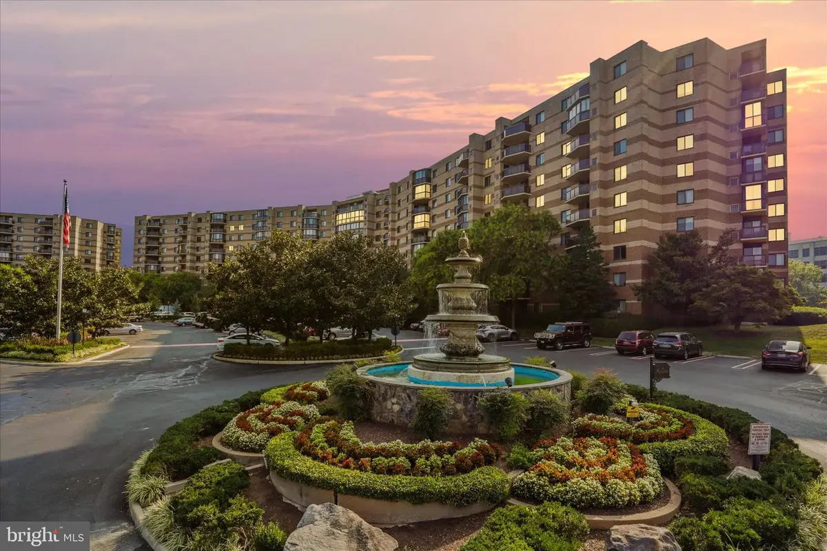 8360 Greensboro Dr #908, McLean, VA 22102 - #1