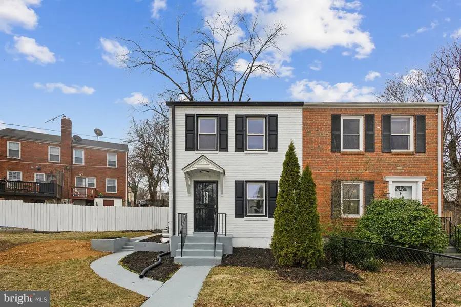 2215 Farrington Ave, Alexandria, VA 22303 - #2