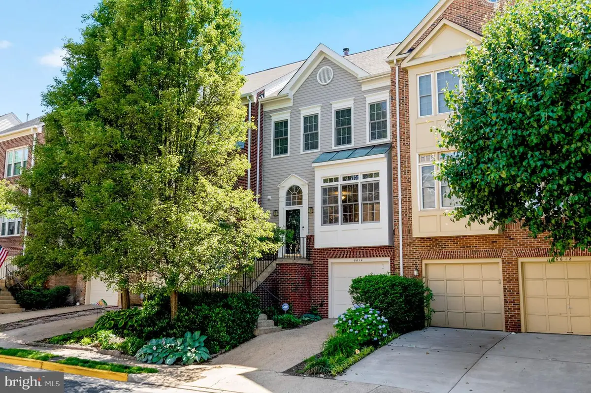 6614 Thurlton Dr, Alexandria, VA 22315 - #1