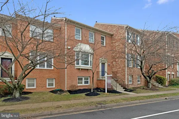 10106 Bushman Dr, OAKTON, VA 22124