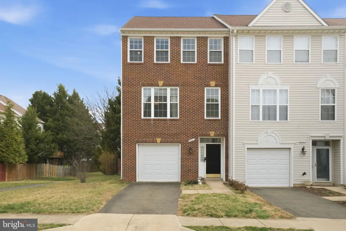 6601 Lavinus Ln, Alexandria, VA 22315 - #1
